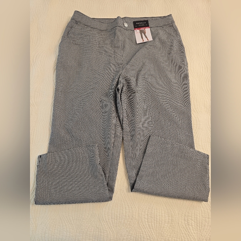 NWT Rafaella Ladies Black and White Checkered Pull On Capris